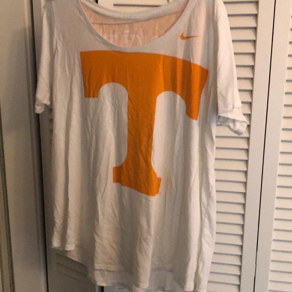 University of Tennessee t-shirt/Women’s XXL, power “T” front/“Rocky Top” on back